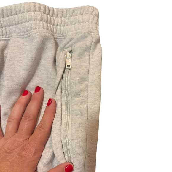 H&M Cream Athletic Shorts Relaxed Fit Elastic Waist - Picture 4 of 6